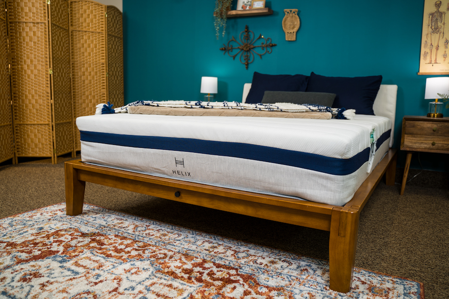 Helix Midnight side view Sleep Advisor